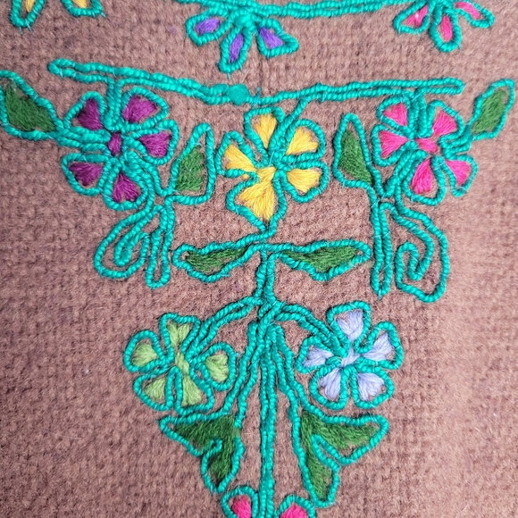 Vintage brown wool vest with embroidery - Picture 14 of 16